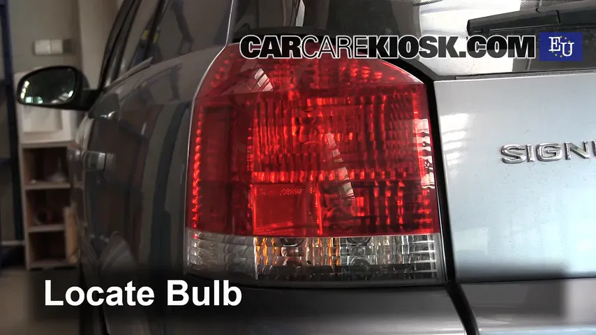 2004 Opel Signum Sport 2.0L 4 Cyl. Turbo Lights